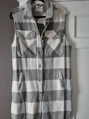 Ashley By 26 International Gray and White Plaid Sleeveless Shacket New No Tags